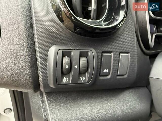 Белый Рено Трафик, объемом двигателя 2 л и пробегом 166 тыс. км за 19700 $, фото 14 на Automoto.ua