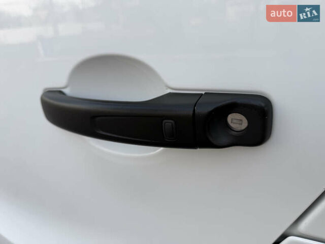 Белый Рено Трафик, объемом двигателя 2 л и пробегом 130 тыс. км за 18999 $, фото 122 на Automoto.ua