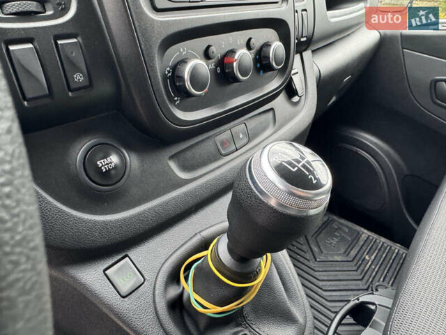 Белый Рено Трафик, объемом двигателя 2 л и пробегом 76 тыс. км за 17700 $, фото 24 на Automoto.ua