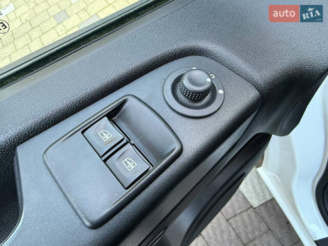 Белый Рено Трафик, объемом двигателя 2 л и пробегом 114 тыс. км за 18200 $, фото 45 на Automoto.ua