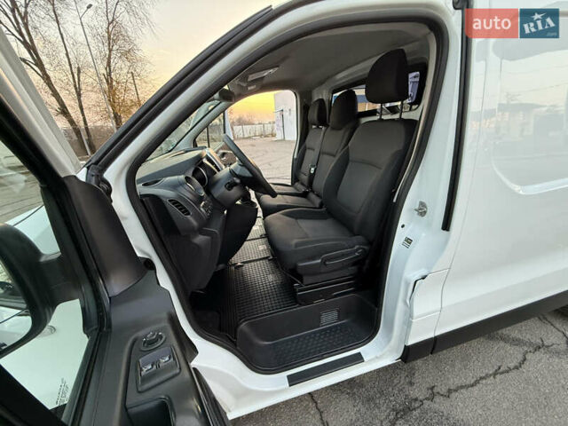 Белый Рено Трафик, объемом двигателя 2 л и пробегом 130 тыс. км за 18999 $, фото 81 на Automoto.ua