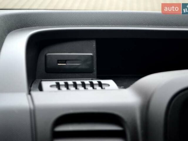 Белый Рено Трафик, объемом двигателя 2 л и пробегом 236 тыс. км за 16900 $, фото 135 на Automoto.ua