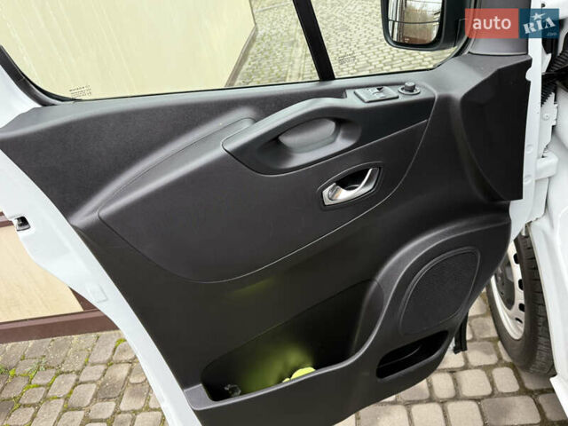 Белый Рено Трафик, объемом двигателя 2 л и пробегом 116 тыс. км за 17700 $, фото 46 на Automoto.ua