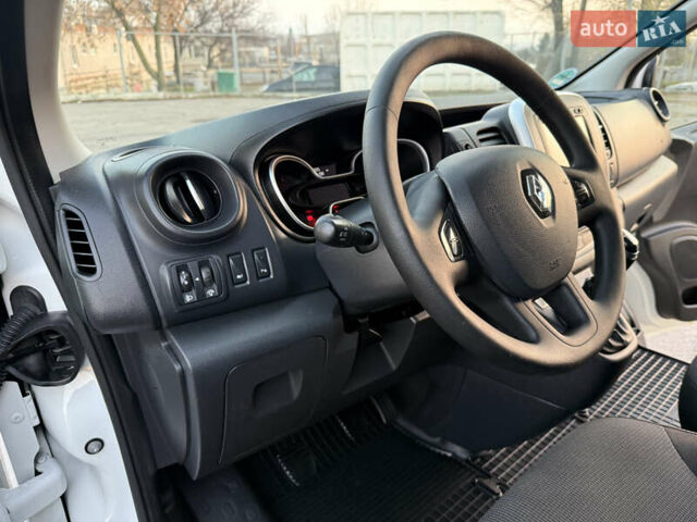 Белый Рено Трафик, объемом двигателя 2 л и пробегом 130 тыс. км за 18999 $, фото 77 на Automoto.ua