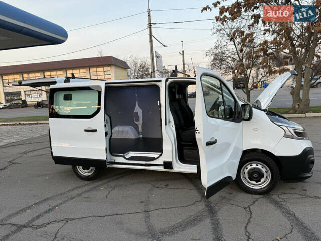 Белый Рено Трафик, объемом двигателя 2 л и пробегом 130 тыс. км за 18999 $, фото 104 на Automoto.ua