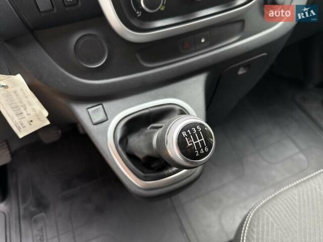 Белый Рено Трафик, объемом двигателя 2 л и пробегом 240 тыс. км за 15800 $, фото 34 на Automoto.ua