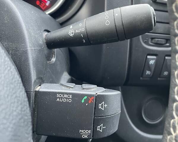 Белый Рено Трафик, объемом двигателя 2 л и пробегом 251 тыс. км за 17500 $, фото 42 на Automoto.ua