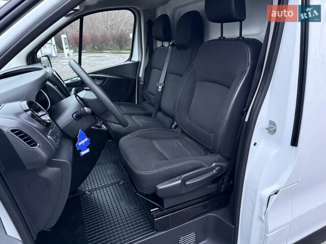 Белый Рено Трафик, объемом двигателя 2 л и пробегом 259 тыс. км за 16400 $, фото 35 на Automoto.ua