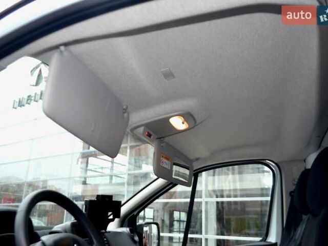 Белый Рено Трафик, объемом двигателя 2 л и пробегом 236 тыс. км за 16900 $, фото 118 на Automoto.ua