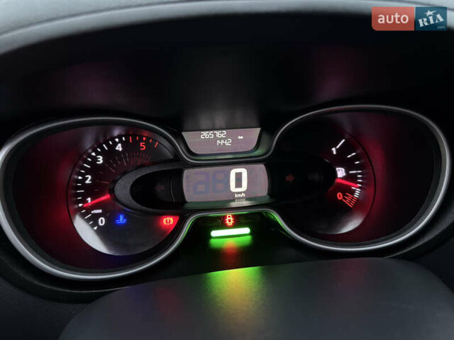 Белый Рено Трафик, объемом двигателя 2 л и пробегом 259 тыс. км за 16400 $, фото 46 на Automoto.ua