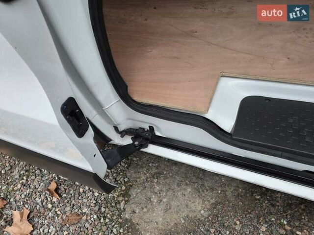 Белый Рено Трафик, объемом двигателя 2 л и пробегом 204 тыс. км за 18700 $, фото 36 на Automoto.ua