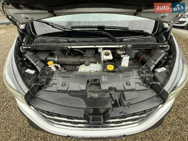 Белый Рено Трафик, объемом двигателя 2 л и пробегом 250 тыс. км за 16250 $, фото 19 на Automoto.ua