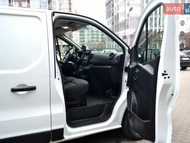 Белый Рено Трафик, объемом двигателя 2 л и пробегом 236 тыс. км за 16900 $, фото 122 на Automoto.ua