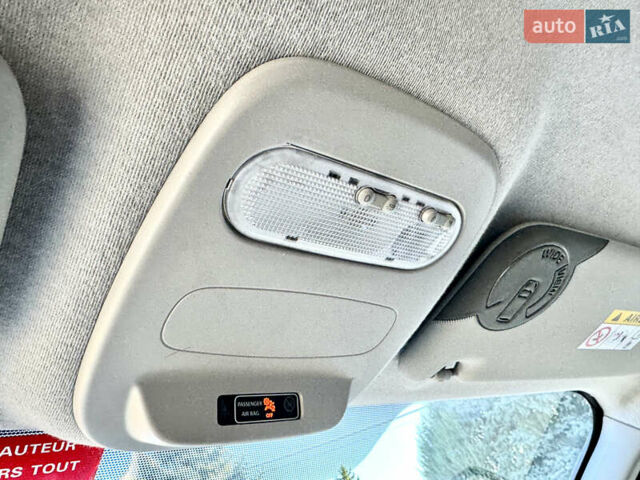 Белый Рено Трафик, объемом двигателя 2 л и пробегом 182 тыс. км за 17673 $, фото 39 на Automoto.ua