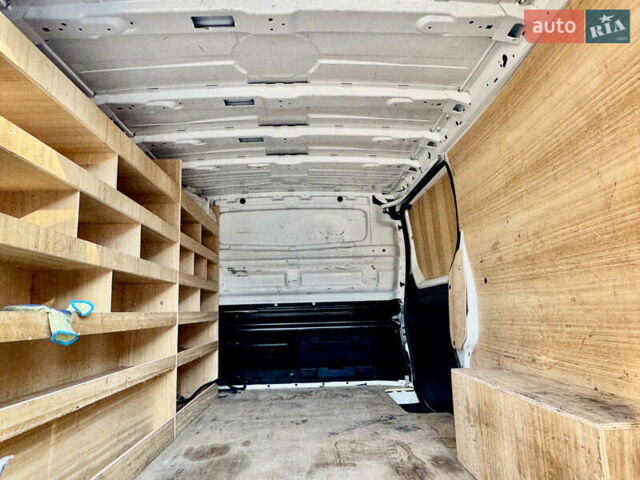 Белый Рено Трафик, объемом двигателя 2 л и пробегом 182 тыс. км за 17673 $, фото 58 на Automoto.ua