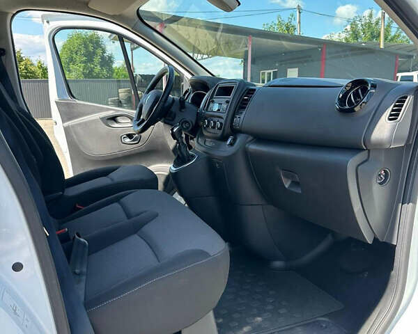 Білий Рено Трафік, об'ємом двигуна 0 л та пробігом 1000 тис. км за 21600 $, фото 37 на Automoto.ua