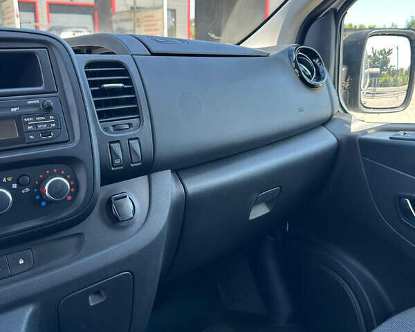 Білий Рено Трафік, об'ємом двигуна 0 л та пробігом 1000 тис. км за 21600 $, фото 32 на Automoto.ua