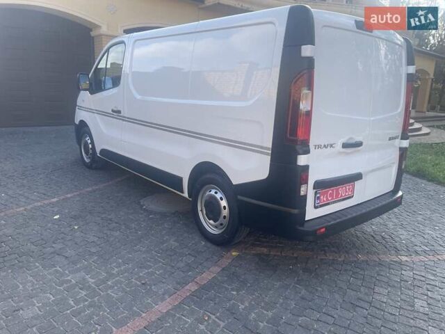 Белый Рено Трафик, объемом двигателя 2 л и пробегом 210 тыс. км за 16899 $, фото 2 на Automoto.ua