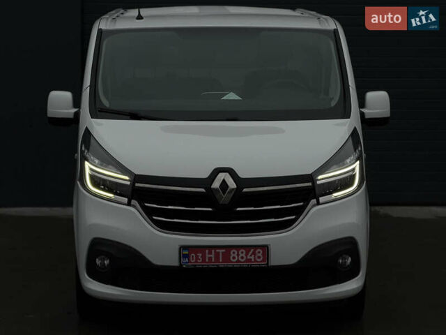 Белый Рено Трафик, объемом двигателя 2 л и пробегом 217 тыс. км за 18800 $, фото 2 на Automoto.ua
