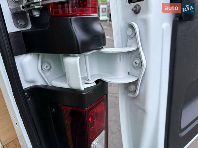 Белый Рено Трафик, объемом двигателя 2 л и пробегом 259 тыс. км за 16400 $, фото 73 на Automoto.ua