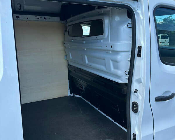 Білий Рено Трафік, об'ємом двигуна 0 л та пробігом 1000 тис. км за 21600 $, фото 46 на Automoto.ua