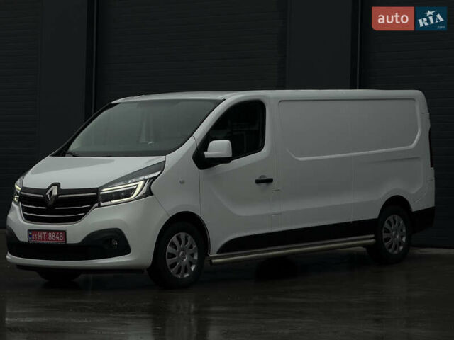 Белый Рено Трафик, объемом двигателя 2 л и пробегом 217 тыс. км за 18800 $, фото 1 на Automoto.ua
