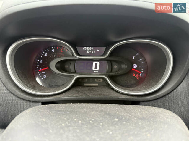 Белый Рено Трафик, объемом двигателя 2 л и пробегом 250 тыс. км за 16250 $, фото 16 на Automoto.ua