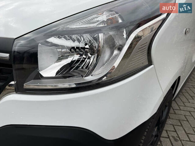 Белый Рено Трафик, объемом двигателя 2 л и пробегом 76 тыс. км за 17700 $, фото 10 на Automoto.ua