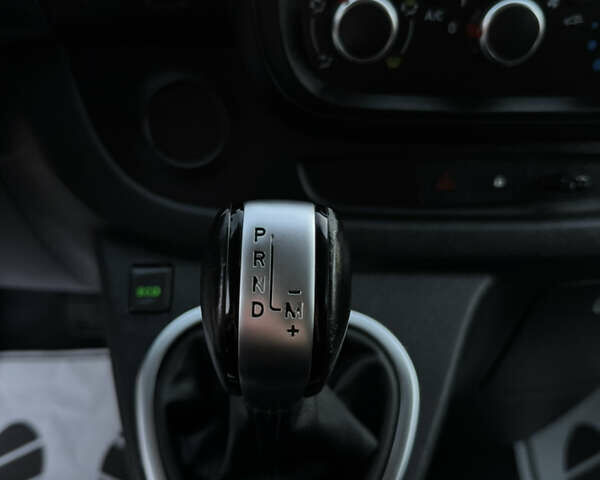 Белый Рено Трафик, объемом двигателя 2 л и пробегом 96 тыс. км за 19500 $, фото 28 на Automoto.ua