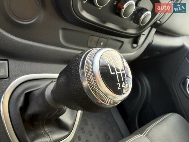 Білий Рено Трафік, об'ємом двигуна 2 л та пробігом 200 тис. км за 18900 $, фото 17 на Automoto.ua