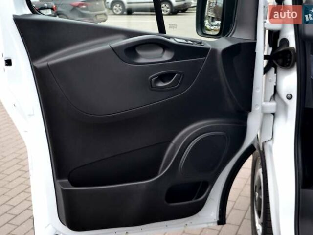 Белый Рено Трафик, объемом двигателя 2 л и пробегом 236 тыс. км за 16900 $, фото 24 на Automoto.ua