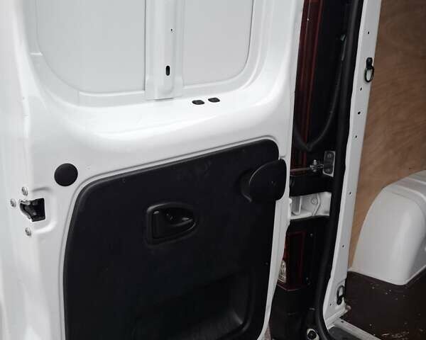 Белый Рено Трафик, объемом двигателя 2 л и пробегом 116 тыс. км за 16500 $, фото 18 на Automoto.ua