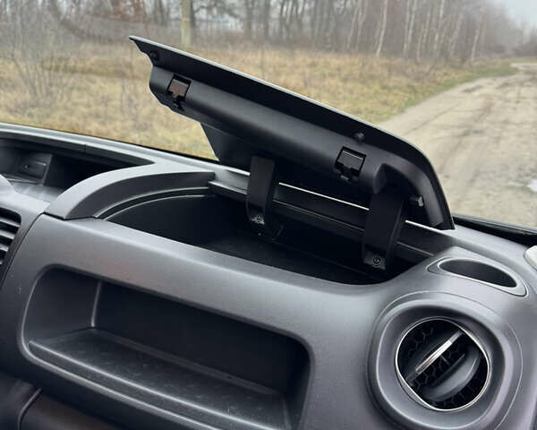 Білий Рено Трафік, об'ємом двигуна 2 л та пробігом 116 тис. км за 19450 $, фото 49 на Automoto.ua