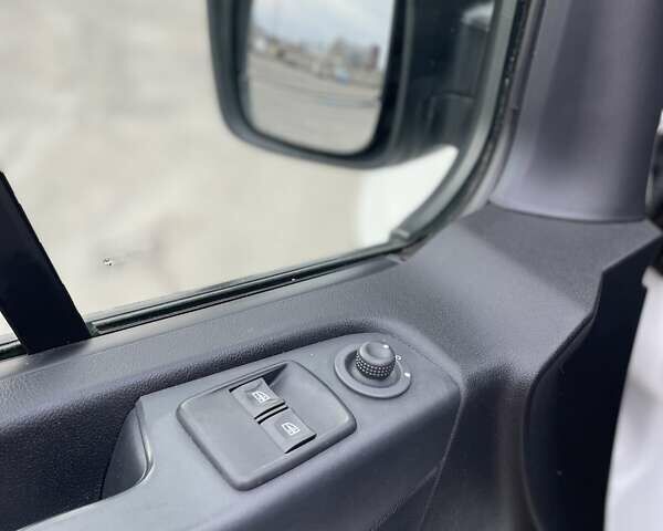 Белый Рено Трафик, объемом двигателя 2 л и пробегом 251 тыс. км за 17500 $, фото 50 на Automoto.ua