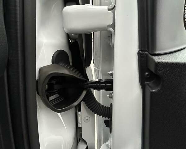 Белый Рено Трафик, объемом двигателя 2 л и пробегом 189 тыс. км за 17900 $, фото 23 на Automoto.ua