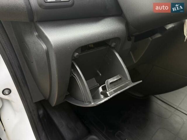 Белый Рено Трафик, объемом двигателя 2 л и пробегом 240 тыс. км за 15800 $, фото 45 на Automoto.ua