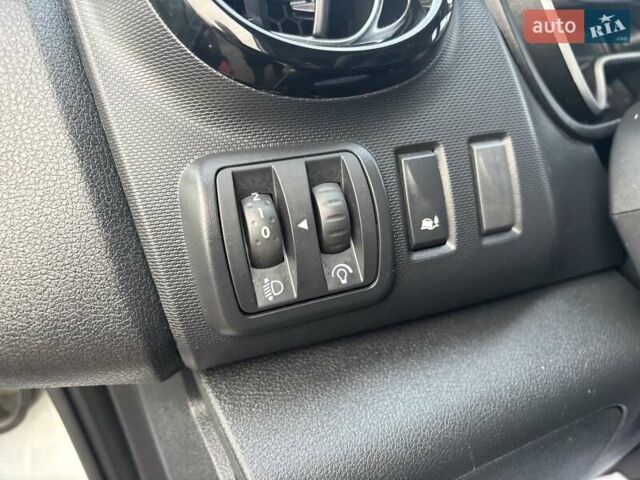 Белый Рено Трафик, объемом двигателя 2 л и пробегом 226 тыс. км за 16599 $, фото 13 на Automoto.ua