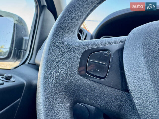 Белый Рено Трафик, объемом двигателя 2 л и пробегом 182 тыс. км за 17673 $, фото 41 на Automoto.ua