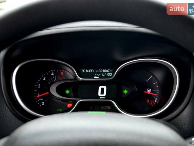 Белый Рено Трафик, объемом двигателя 2 л и пробегом 236 тыс. км за 16900 $, фото 100 на Automoto.ua