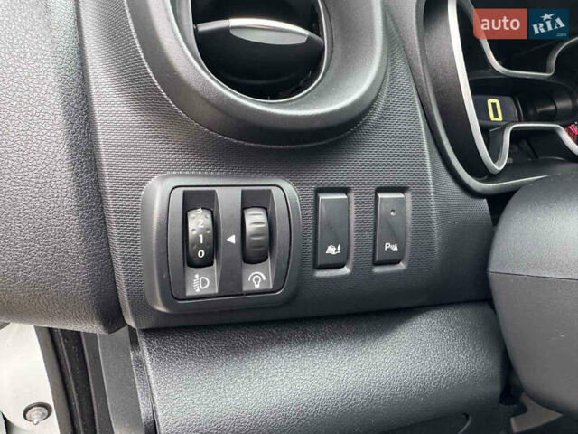 Белый Рено Трафик, объемом двигателя 2 л и пробегом 76 тыс. км за 17700 $, фото 22 на Automoto.ua