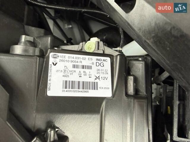 Белый Рено Трафик, объемом двигателя 2 л и пробегом 166 тыс. км за 19700 $, фото 50 на Automoto.ua