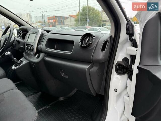 Белый Рено Трафик, объемом двигателя 2 л и пробегом 166 тыс. км за 19700 $, фото 30 на Automoto.ua