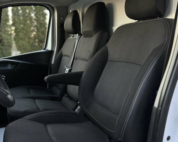 Белый Рено Трафик, объемом двигателя 2 л и пробегом 96 тыс. км за 19500 $, фото 23 на Automoto.ua