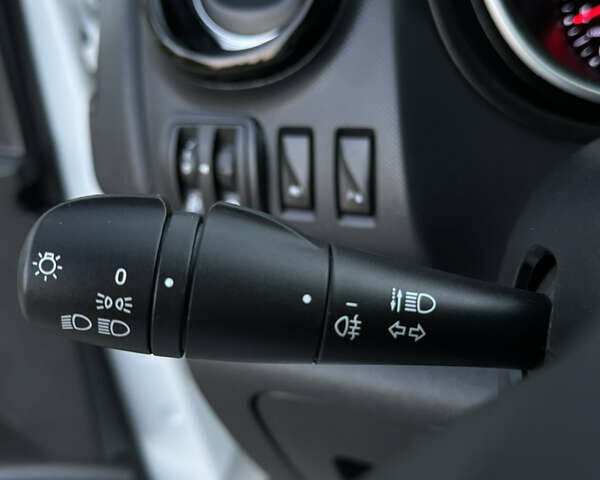 Белый Рено Трафик, объемом двигателя 2 л и пробегом 96 тыс. км за 19500 $, фото 24 на Automoto.ua