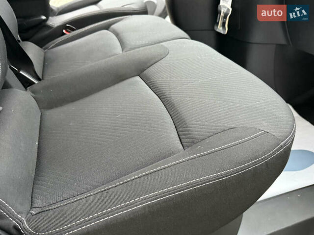 Белый Рено Трафик, объемом двигателя 2 л и пробегом 116 тыс. км за 17700 $, фото 39 на Automoto.ua