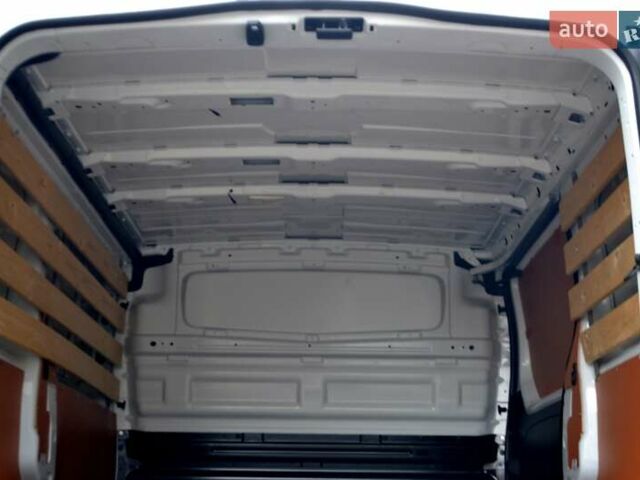 Белый Рено Трафик, объемом двигателя 2 л и пробегом 236 тыс. км за 16900 $, фото 151 на Automoto.ua