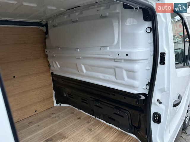 Белый Рено Трафик, объемом двигателя 2 л и пробегом 259 тыс. км за 16400 $, фото 79 на Automoto.ua