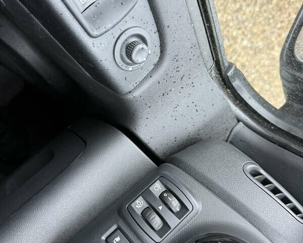 Белый Рено Трафик, объемом двигателя 2 л и пробегом 250 тыс. км за 16250 $, фото 17 на Automoto.ua