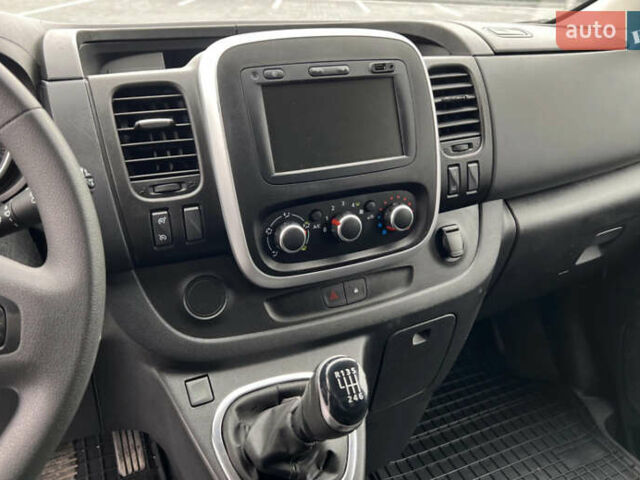 Белый Рено Трафик, объемом двигателя 2 л и пробегом 182 тыс. км за 17673 $, фото 69 на Automoto.ua