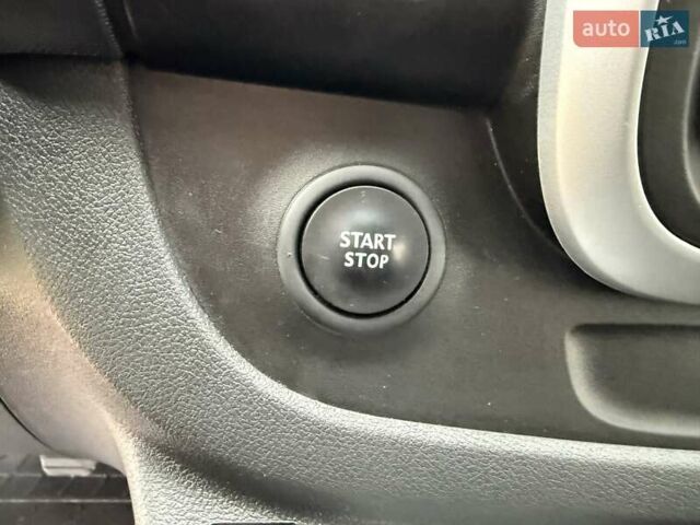 Белый Рено Трафик, объемом двигателя 2 л и пробегом 166 тыс. км за 19700 $, фото 18 на Automoto.ua